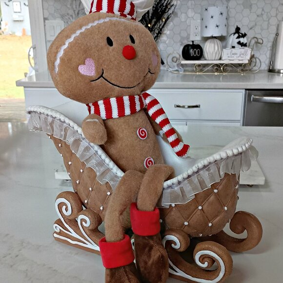 NEW! EXQUISITE GINGERBREAD SLEIGH DECOR - Picture 3 of 5